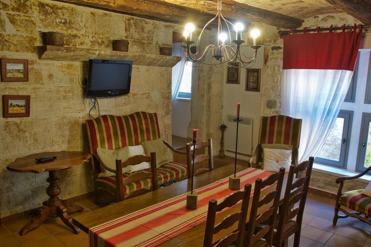 Le Castelas Егез Екстериор снимка
