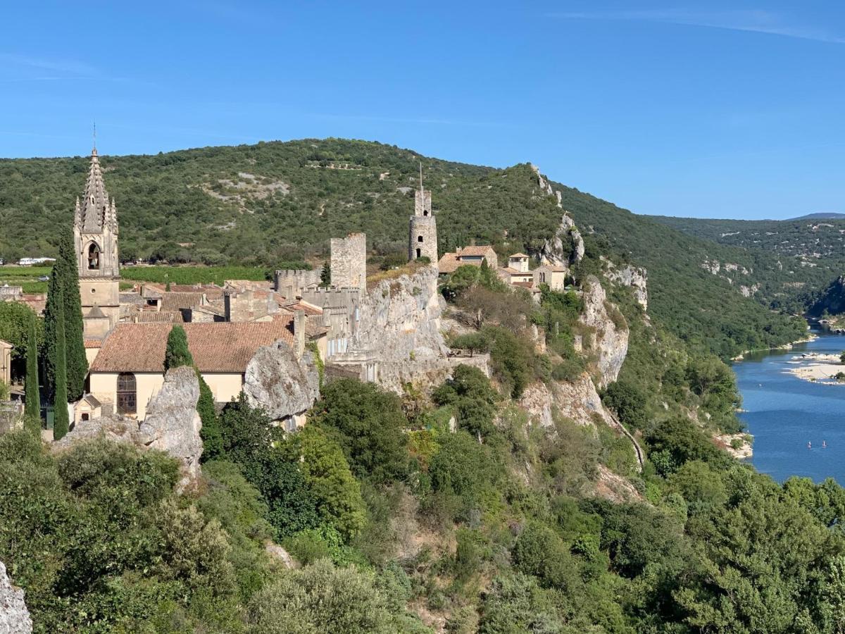 Le Castelas Егез Екстериор снимка